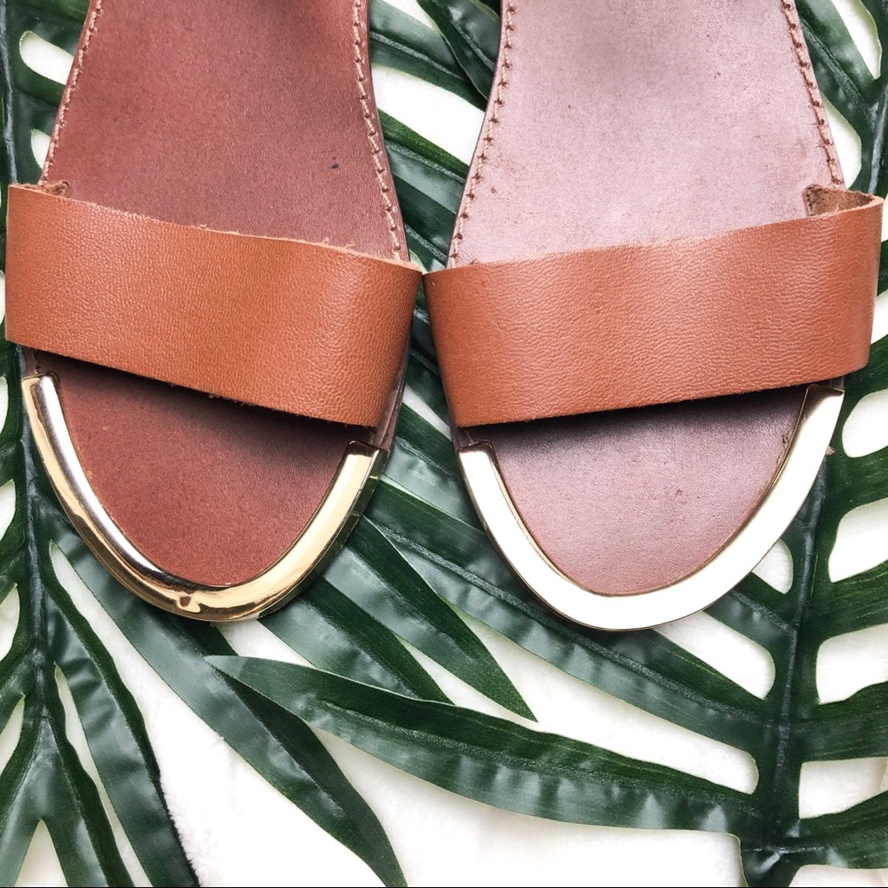 Steve Madden Flat Tan Strap Sandal